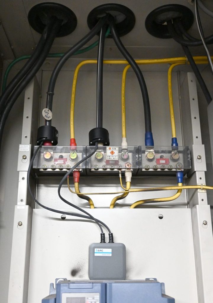 阪急阪神不動産が管理する施設に取り付けられたIoT電力センサ