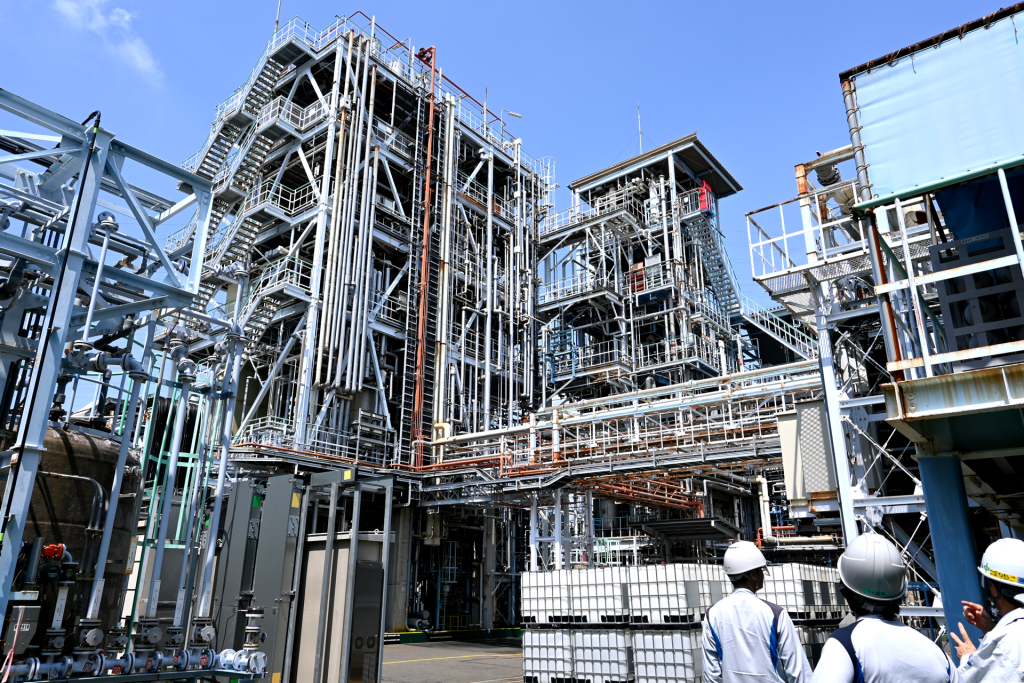 IoTセンサを導入した、ダイキン工業 淀川製作所の化学プラント。